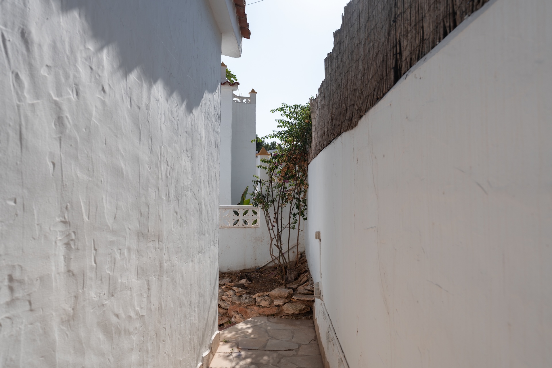 Resa Estates house huis te koop Siesta exterior side house.jpg